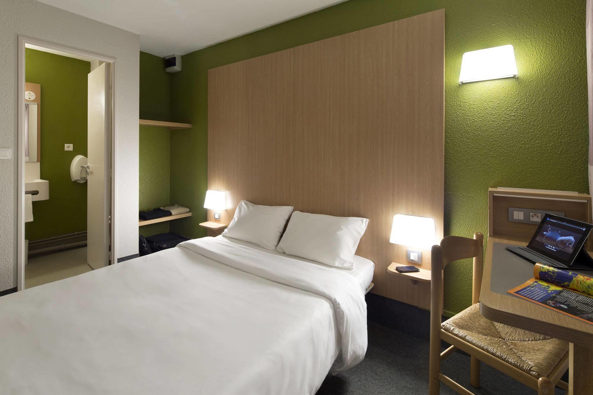 Kyriad Direct Poitiers - Gare Du Futuroscope シャッスヌイユ・デュ・ポワト エクステリア 写真