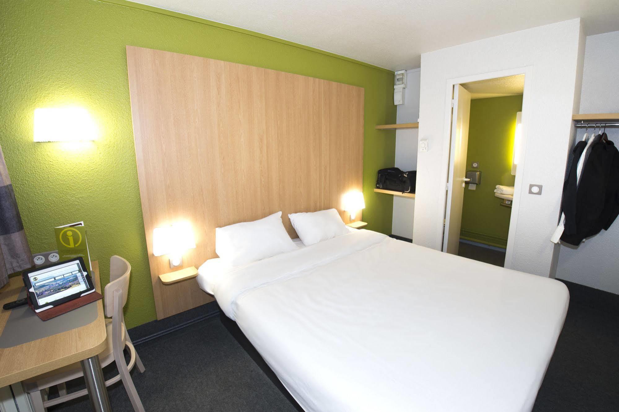 Kyriad Direct Poitiers - Gare Du Futuroscope シャッスヌイユ・デュ・ポワト エクステリア 写真